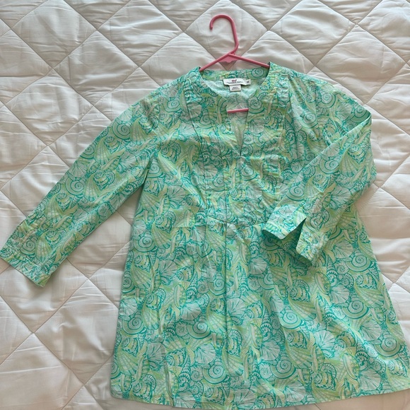 Vineyard Vines Tops - Vineyard Vines Teal and Green Seashell Patterned Top XS EUC